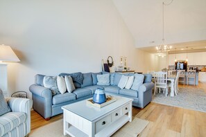 Apartment (3 Bedrooms) | Interior - Walk to Boardwalk! Ocean City Coastal Gem w/ Deck (Ocean City)