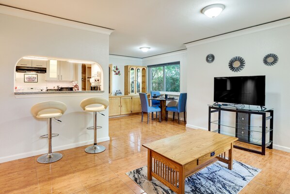 Apartment (2 Bedrooms) | Living area - Pet-friendly Houston Vacation Rental w/ Patio! (Houston)