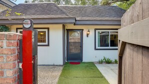 A house with a front door, a small front yard with artificial grass, and a brick wall. - Pet-friendly Houston Vacation Rental w/ Patio! (Houston)
