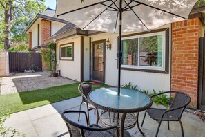 Outdoor dining - Pet-friendly Houston Vacation Rental w/ Patio! (Houston)