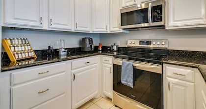 South Padre Island Condo w/ Shared Outdoor Pool!