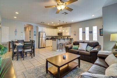 South Padre Island Condo w/ Shared Outdoor Pool!