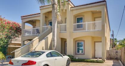 South Padre Island Condo w/ Shared Outdoor Pool!