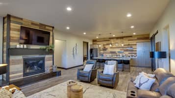 House (5 Bedrooms) | Interior
