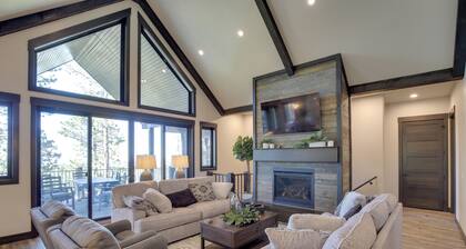 South Dakota Retreat w/ Hot Tub, Fire Pit & Grill!