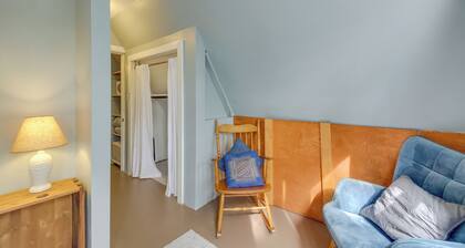 Pet-friendly Belfast Retreat - 2 Mi to Downtown!