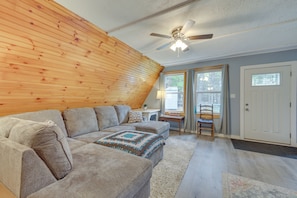 House (2 Bedrooms) | Interior - Pet-friendly Belfast Retreat - 2 Mi to Downtown! (Belfast)