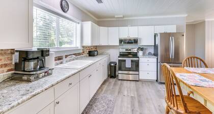 2 Mi to Mashes Sands Beach: Quiet Home w/ Dock!