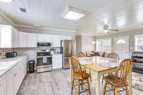 2 Mi to Mashes Sands Beach: Quiet Home w/ Dock!