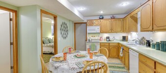 Fort Calhoun Home w/ Screened Porch + Playground!