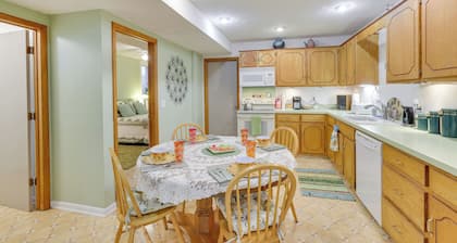 Fort Calhoun Home w/ Screened Porch + Playground!