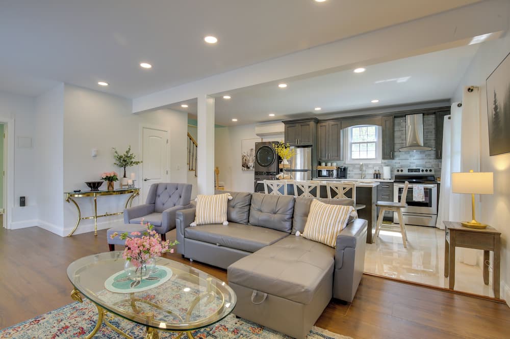 Fire Pit + On-site Pond: Hudson Valley Home! - Town of Wappinger, NY
