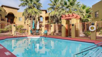 Apartment (2 Bedrooms) | Front of property