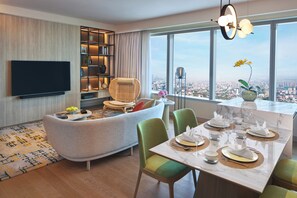 2 Bedroom Deluxe Suite | Living area