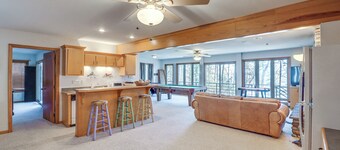 Fairfield Bay Retreat w/ Fireplaces & Lake Access