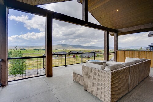 Resort-style Home in Kamas ~ 18 Mi to Park City!