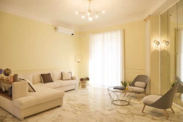 Comfort Apartment (Viale Caldara 35/A) | Aire de séjour | Téléviseur à écran plat de 40 po avec télévision numérique