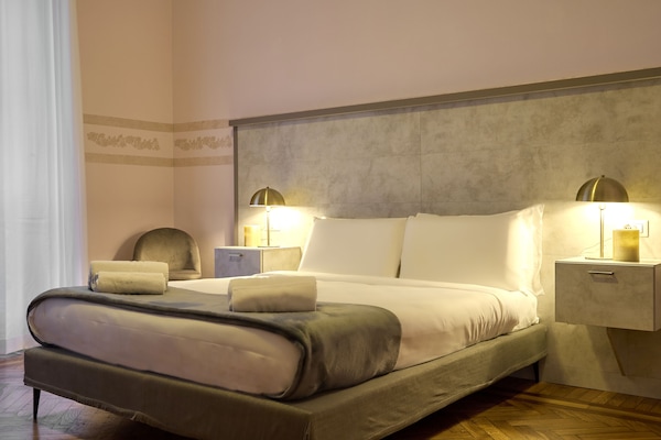 Classic Apartment ( Via Cosimo del Fante 8)