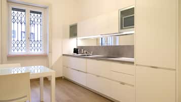 Comfort Apartment (Viale Caldara 35/A) | 私人廚房 | 大型冰箱、微波爐、烤箱、洗碗機