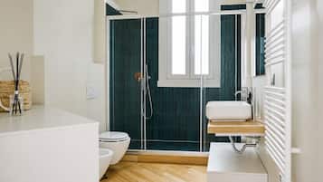Deluxe-Apartment | Badezimmer