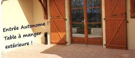 تفاصيل الفندق من الخارج