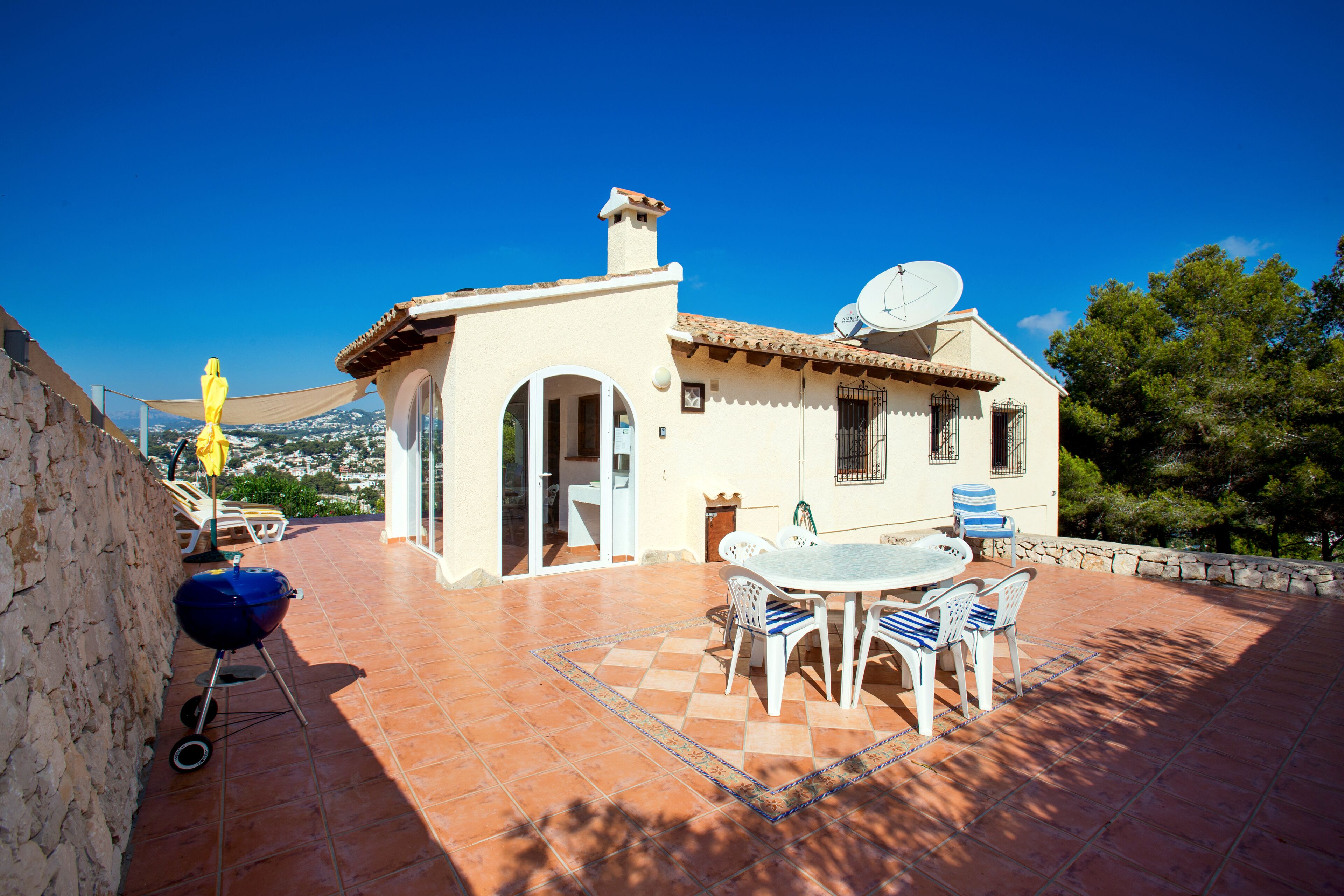 屋外ダイニン  グエリア