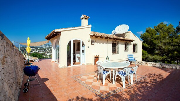 A house with a patio, a barbecue, and a satellite dish. - Villa Cezanne, Sea Views, private pool, breezes, WIFI, close to new ALDI (Moraira-Teulada)