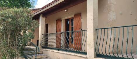 تفاصيل الفندق من الخارج