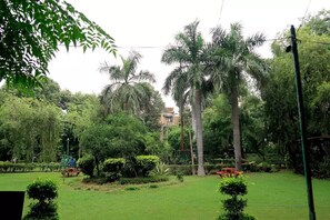 Property grounds - The Luxe Stays in Central Delhi (New Delhi)