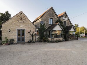 Exterior - Willow (Cirencester)