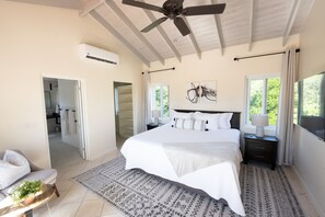 3 bedrooms, in-room safe, iron/ironing board, travel cot - Private Luxury 3 Bedroom Villa (St. George)
