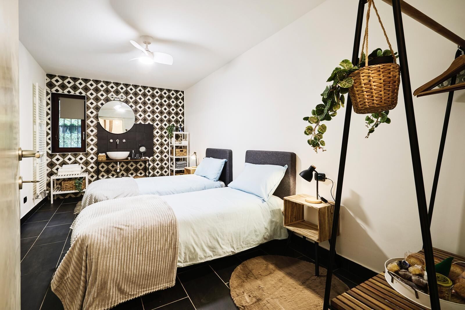 3 Schlafzimmer, Schreibtisch, Bügeleisen/Bügelbrett, Reisekinderbett