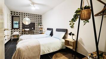 3 Schlafzimmer, Schreibtisch, Bügeleisen/Bügelbrett, Reisekinderbett