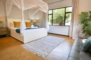 2 bedrooms, iron/ironing board, free WiFi, bed sheets - Holiday Rental Home in Victoria Falls (Victoria Falls)