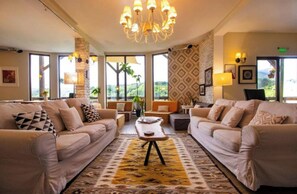 Smart TV de 102 cm con canales por satélite, Netflix