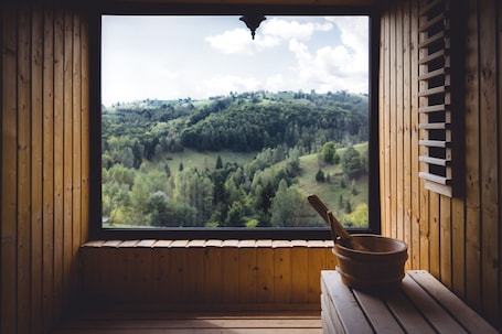 Body treatments, aromatherapy, hot stone massages, deep-tissue massages. Akasha Retreat