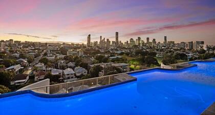 Gabba Oasis - Luxury 3BR Apt & Pool