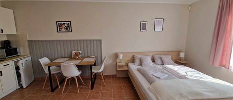 1 bedroom, travel cot, free WiFi, bed sheets