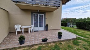 Outdoor dining - Csendes kis Földszinti Apartman, Pároknak - Termálfürdő 3 Perc Autóval (Zalakaros)