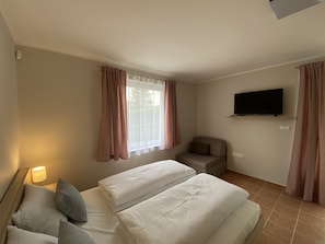 1 bedroom, travel cot, free WiFi, bed sheets - Csendes kis Földszinti Apartman, Pároknak - Termálfürdő 3 Perc Autóval (Zalakaros)