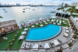 Pool - Penthouse 2 Bed 2 Bath Bay View with Balcony (Miami Beach)
