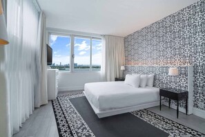 Desk, iron/ironing board, travel cot, WiFi - Penthouse 2 Bed 2 Bath Bay View with Balcony (Miami Beach)