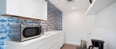 Fridge, microwave, coffee/tea maker, cookware/dishes/utensils