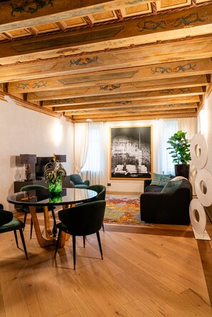 Interior - Palazzo Reggiani - Lorenzo De Medici luxury apartment (VERONA)
