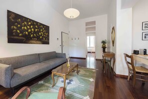 Comfort Apartment | Living area | 40-inch flat-screen TV with digital channels - Poliziano Apartment by Mmega (Florence)