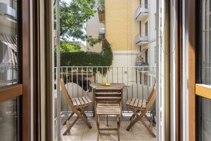 Comfort Apartment | Balcony - Poliziano Apartment by Mmega (Florence)