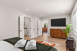 3 室のベッドルーム、アイロン / アイロン台、WiFi、ベッドシーツ