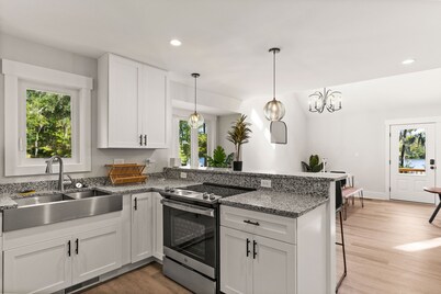 Cape Fear Treehouse Boat Ramp, Dock, Kayaks, Firepit, Games