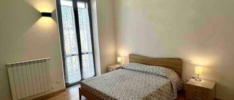 1 slaapkamer, een bureau, reisbedje, gratis wifi