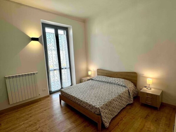 1 bedroom, desk, travel cot, free WiFi
